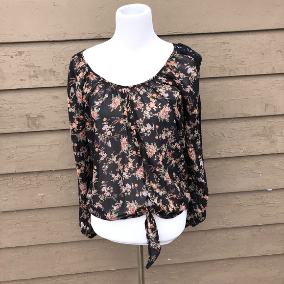 ☀️☀️☀️ 4/$20 American Rag floral boho top! - Picture 1 of 8